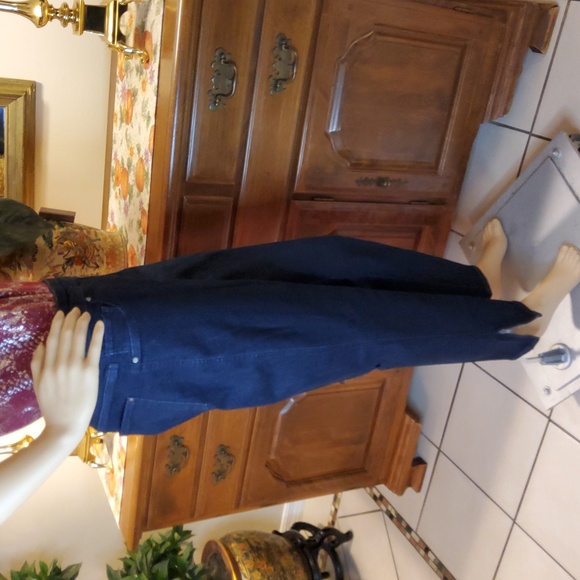 Chico's Perfect Stretch Girlfriend Slim Leg Ankle Jeans - Picture 4 of 13